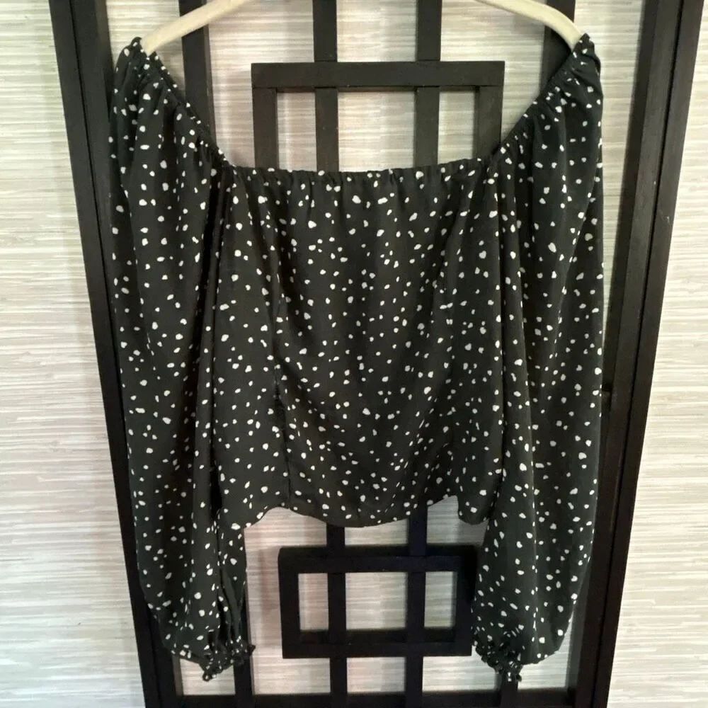 Abercrombie and Fitch dark green off the shoulder polkadot long sleeve ruched b